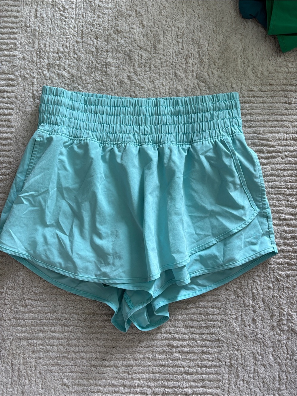 Women’s offline by aerie high rise hot stuff skort— small- teal